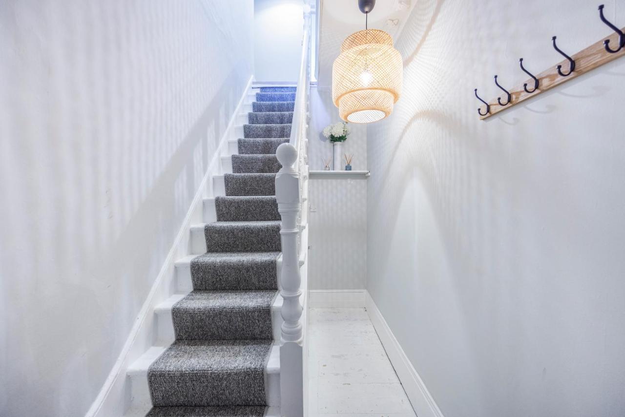 Welcomestay Colliers Wood Two Bed Apartment - Home Away From Home Londra Exterior foto