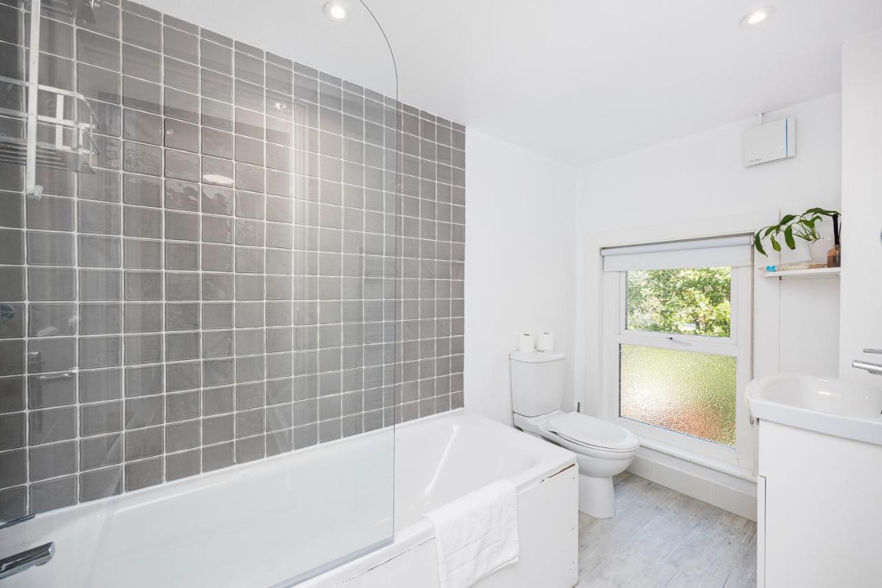 Welcomestay Colliers Wood Two Bed Apartment - Home Away From Home Londra Exterior foto