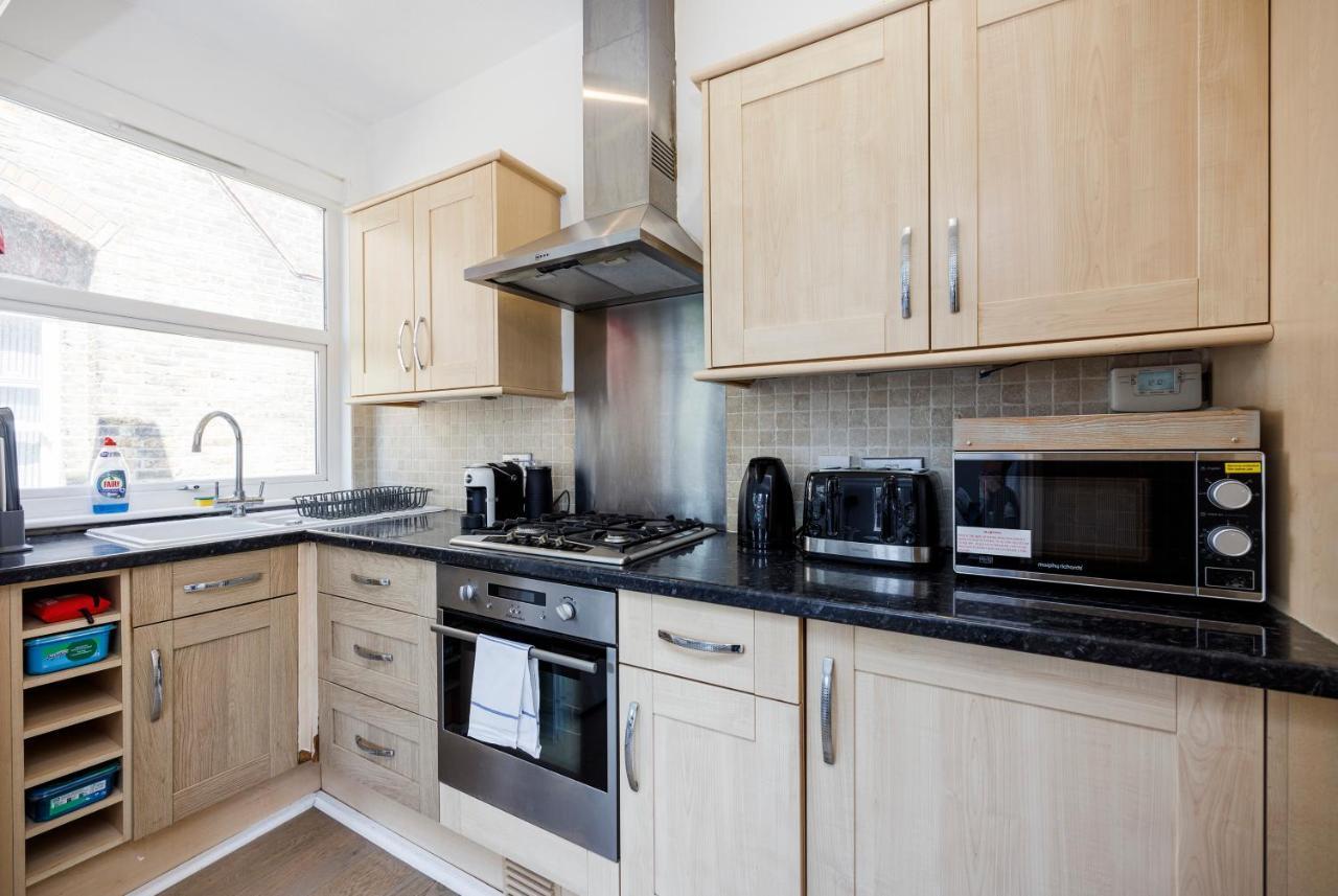 Welcomestay Colliers Wood Two Bed Apartment - Home Away From Home Londra Exterior foto