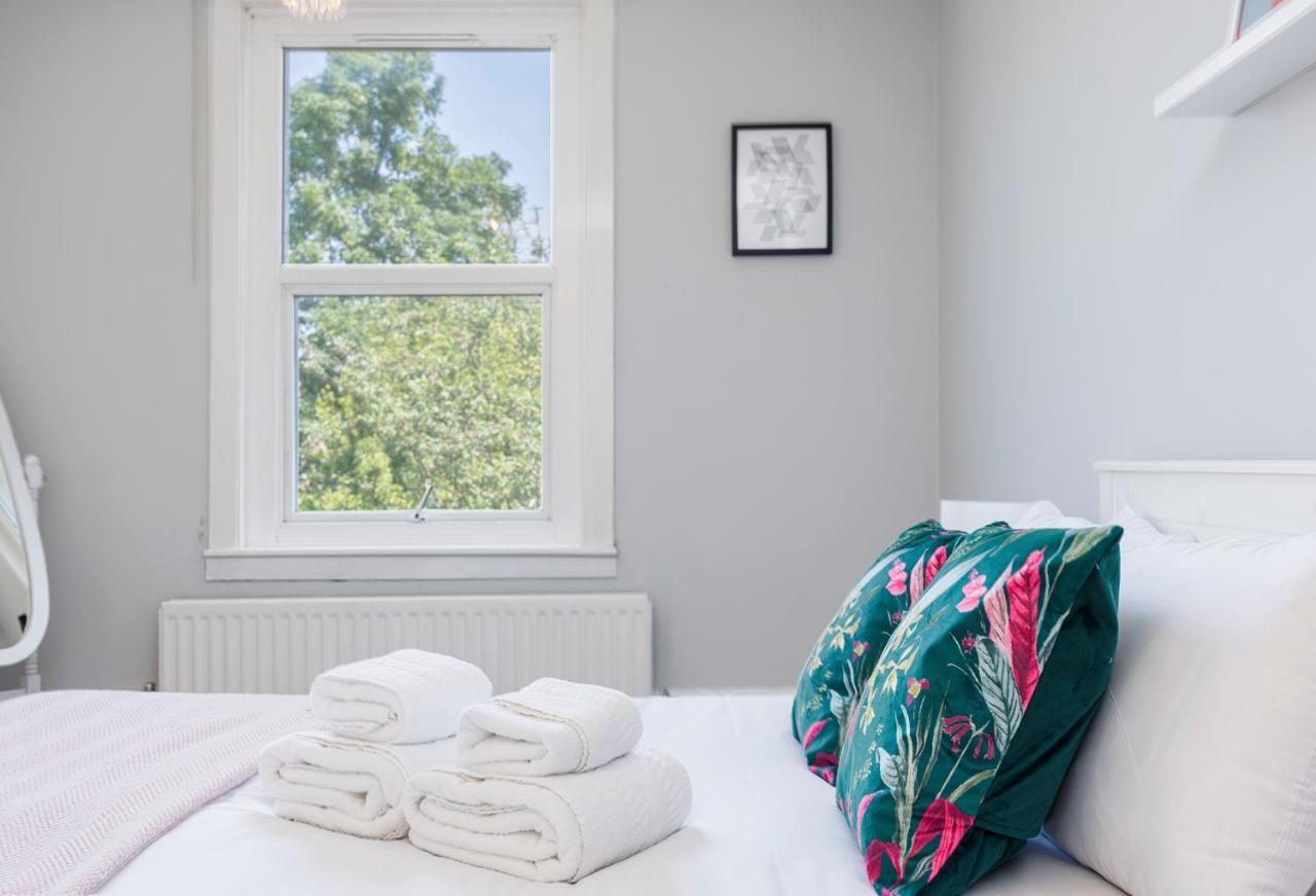 Welcomestay Colliers Wood Two Bed Apartment - Home Away From Home Londra Exterior foto
